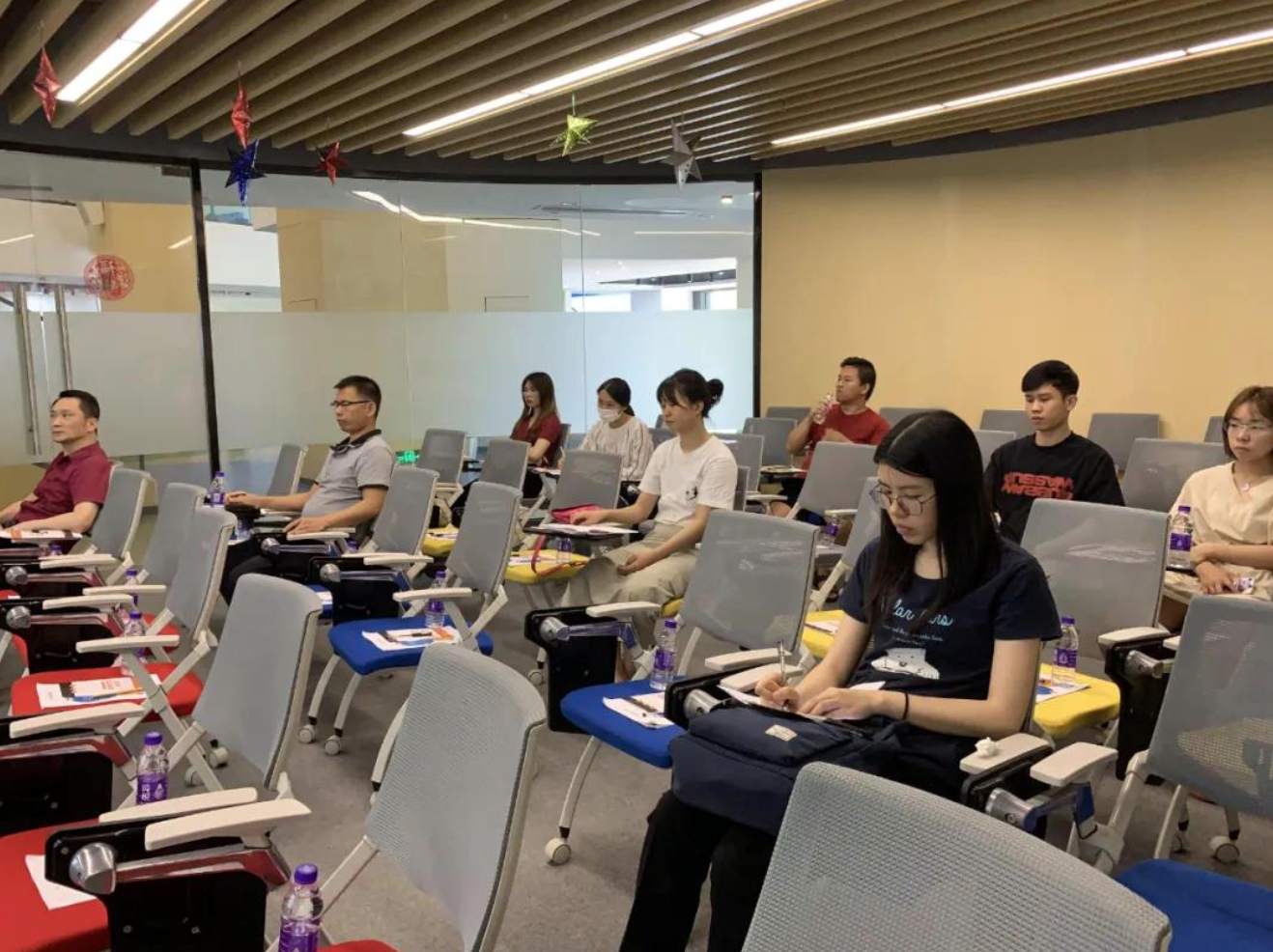 Henry表示YouTube对于构建品牌信任、促进询盘转化、缩短B2B采购决策周期有很大的帮助
